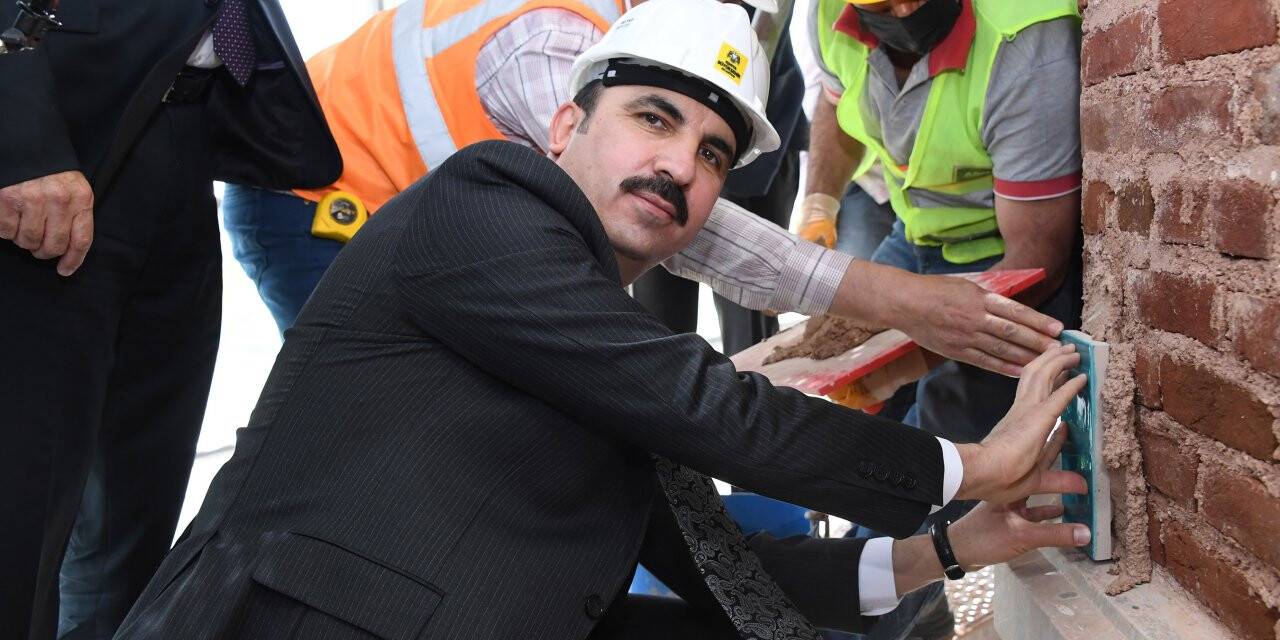 Kubbe-i Hadra’ya Yeni Çiniler Yerleştirildi