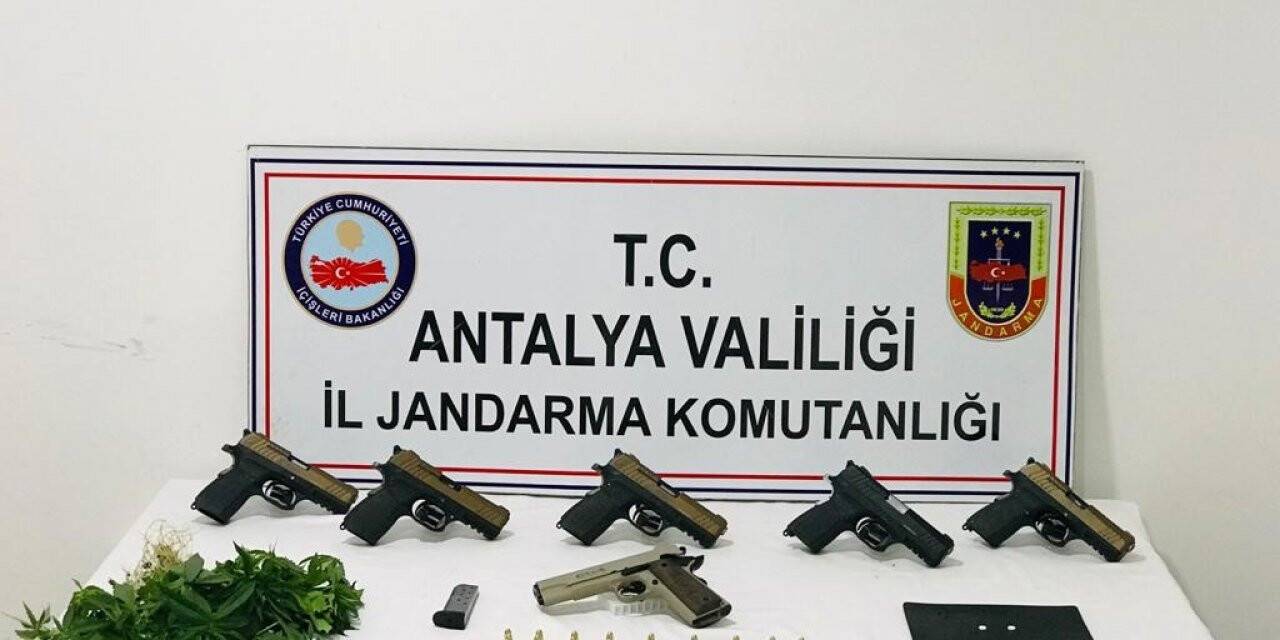 Konya’dan Antalya’ya yasa dışı silah ticareti polise takıldı