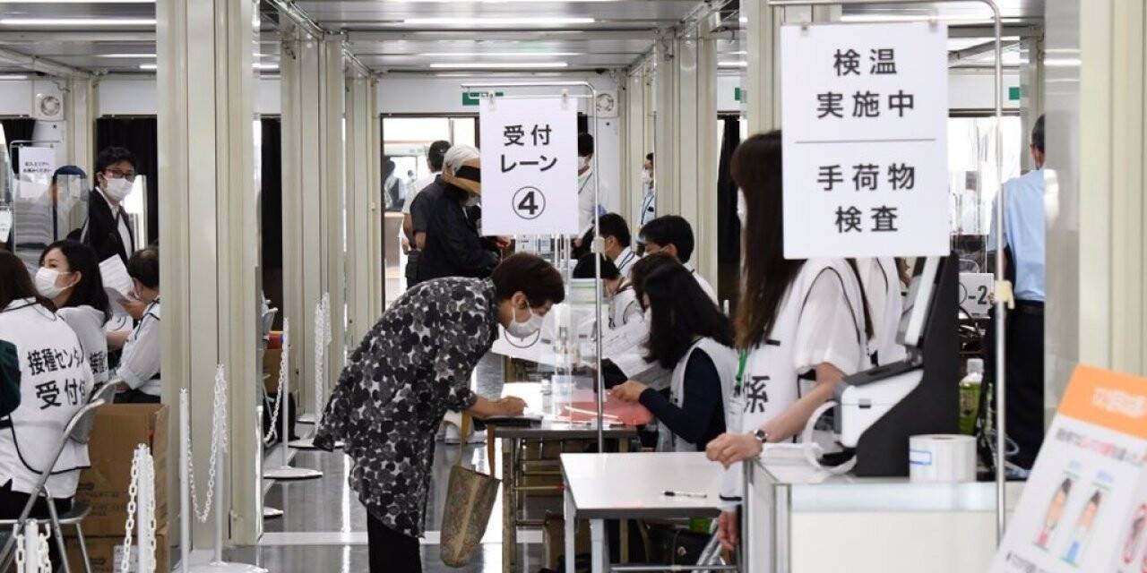 Kitlesel aşılama merkezleri Japonya’da faaliyete başladı