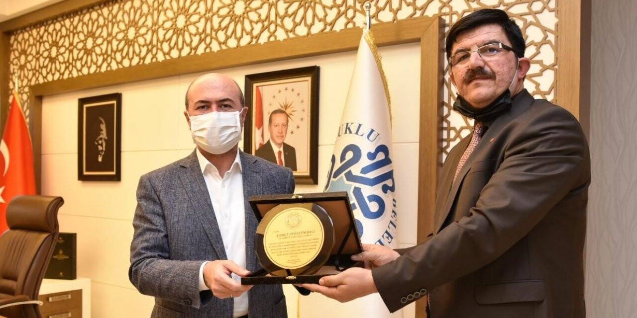 Gönül Gözü Derneği'nden Pekyatırmacı'ya Plaket