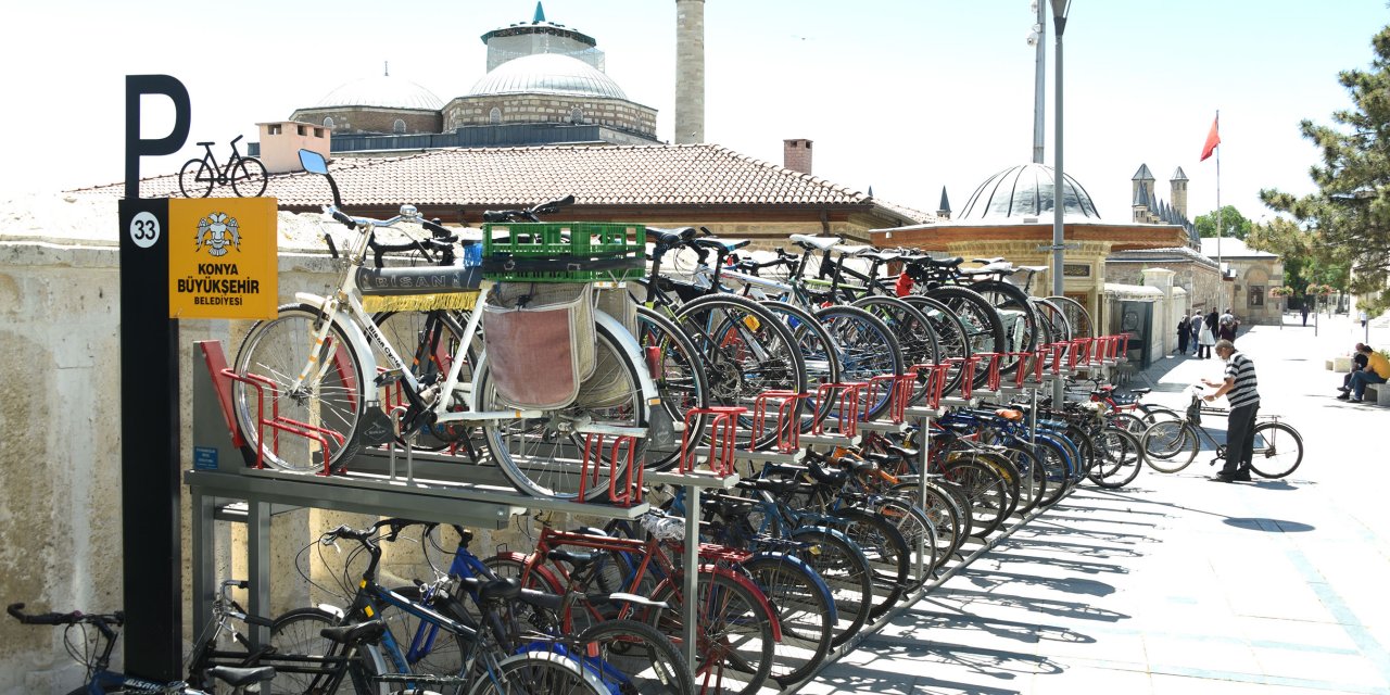Konya'da iki katlı bisiklet parkları hizmete sunuldu