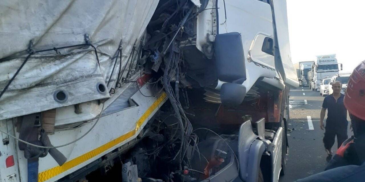 Konya'da kaza! Tır önündeki tıra çarptı: 1 yaralı