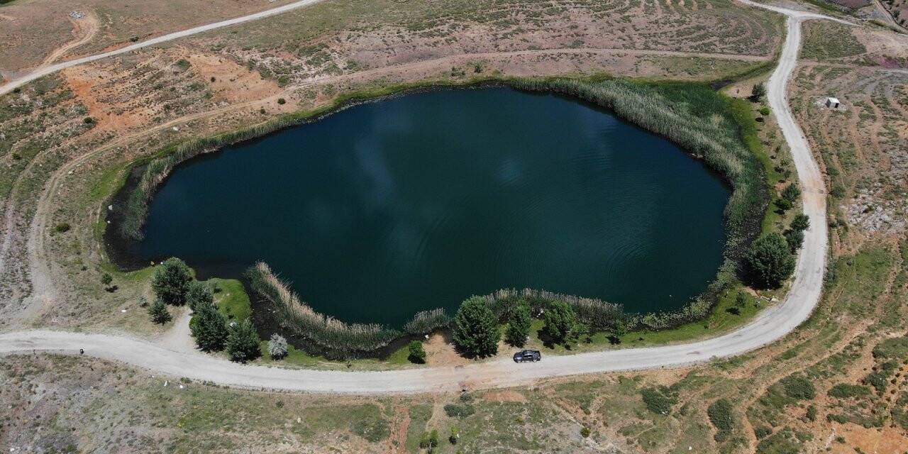 Torosların nazar boncuğu Dipsiz Göl, buz gibi suyu ve mavi rengiyle ziyaretçilerini bekliyor
