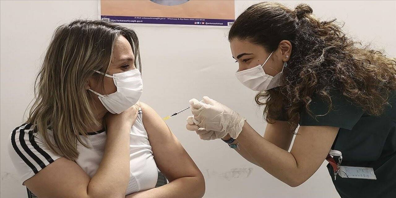 Kovid-19'la mücadele kapsamında uygulanan aşı miktarı 28 milyon 825 bin 678'e ulaştı