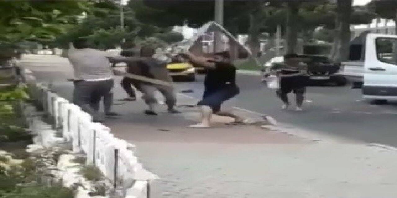 Şehir merkezinde piknik tüplü meydan muharebesi gibi kavga