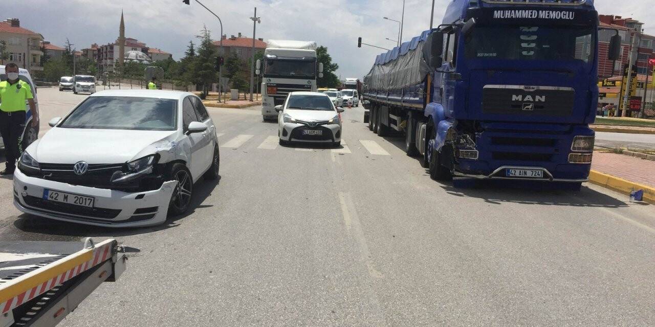 Konya’da kaza! Otomobil ile tır çarpıştı: 2 yaralı
