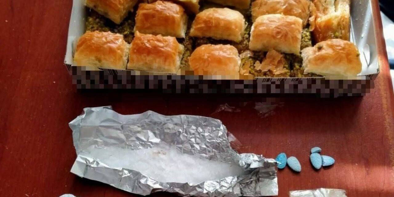 Baklava kutusuyla uyuşturucu sevkiyatı polise takıldı