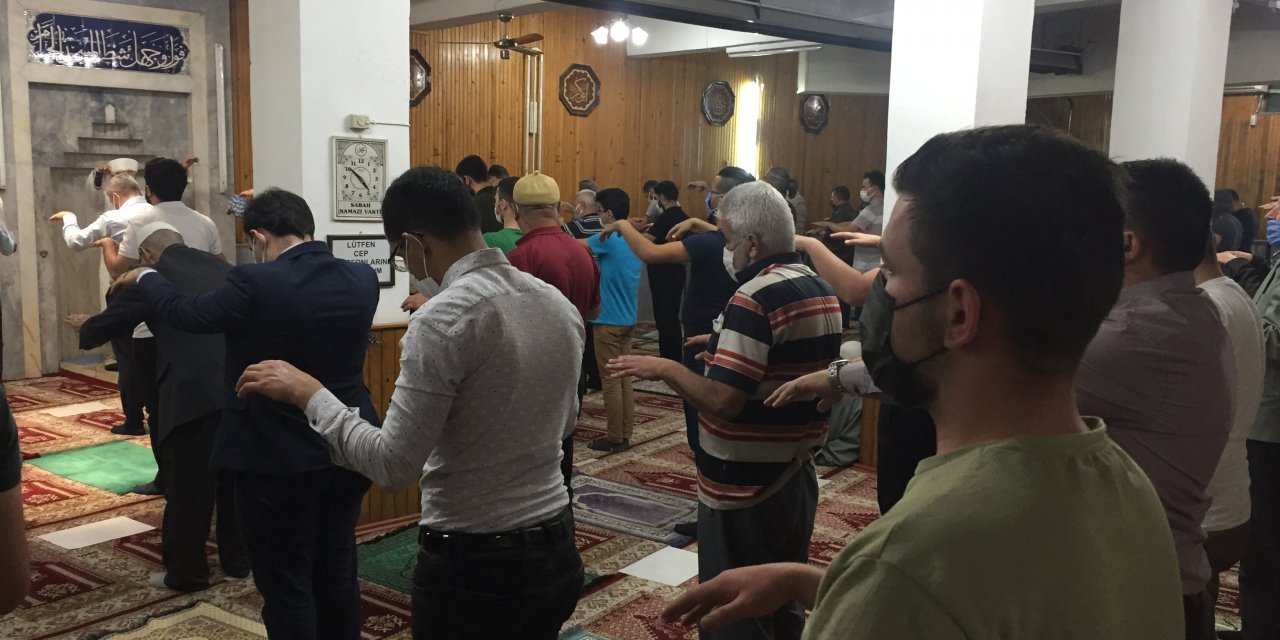 Konya'da kuraklığa karşı camilerde yağmur duası edildi