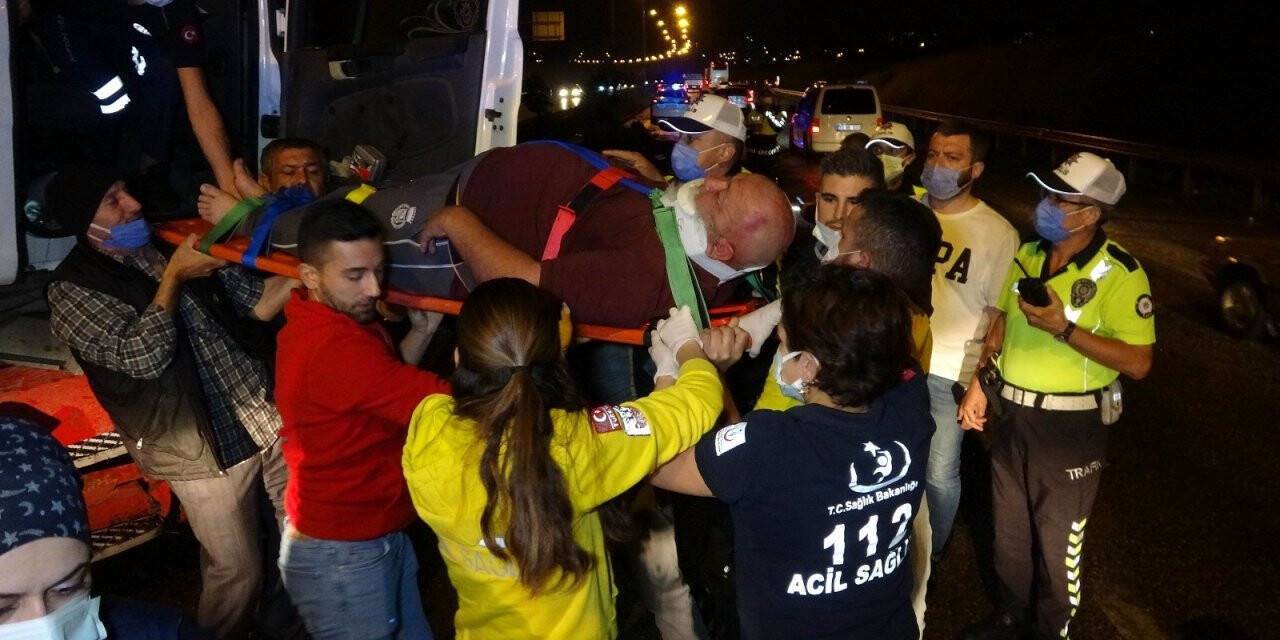 Makaslama yapıp bariyerin saplandığı tırda can pazarı