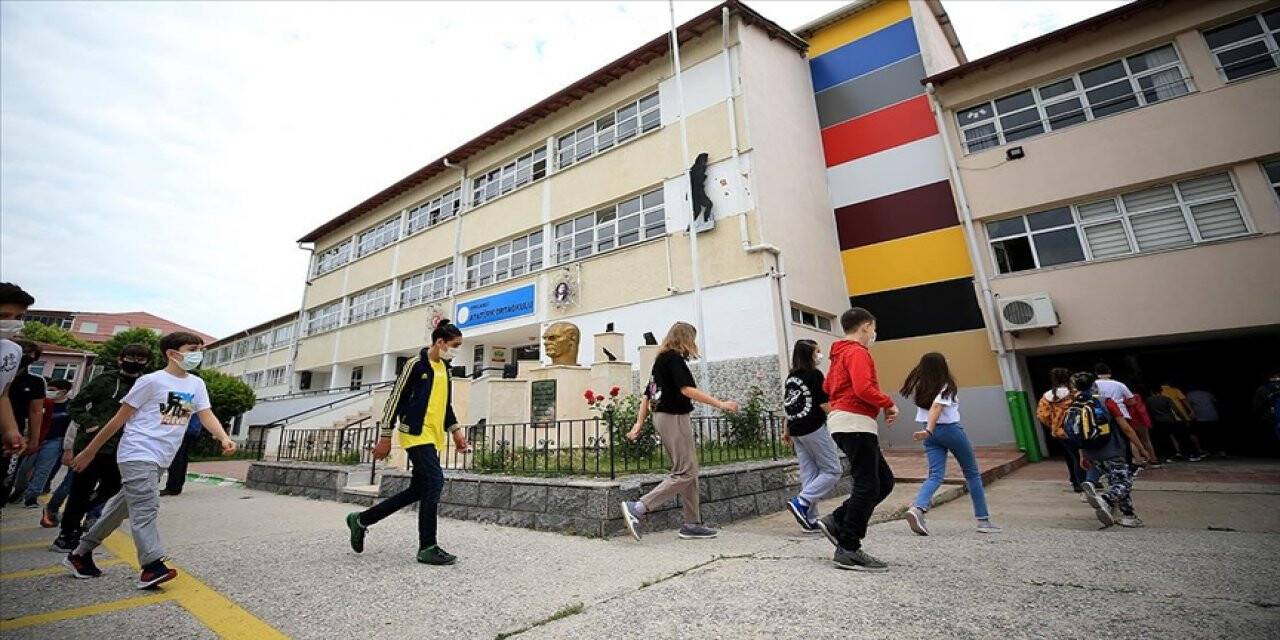 Ortaokul ve liseler için yüz yüze eğitim başladı
