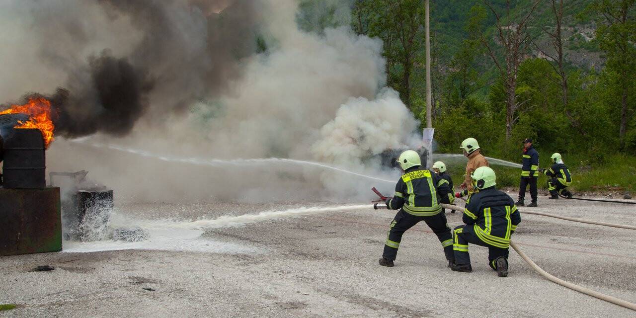 Konya İtfaiyesi’nden Karadağlı İtfaiyecilere Eğitim