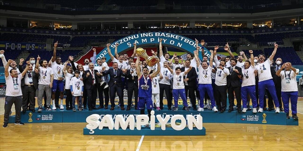 Anadolu Efes, 2020-2021 sezonunun şampiyonu oldu