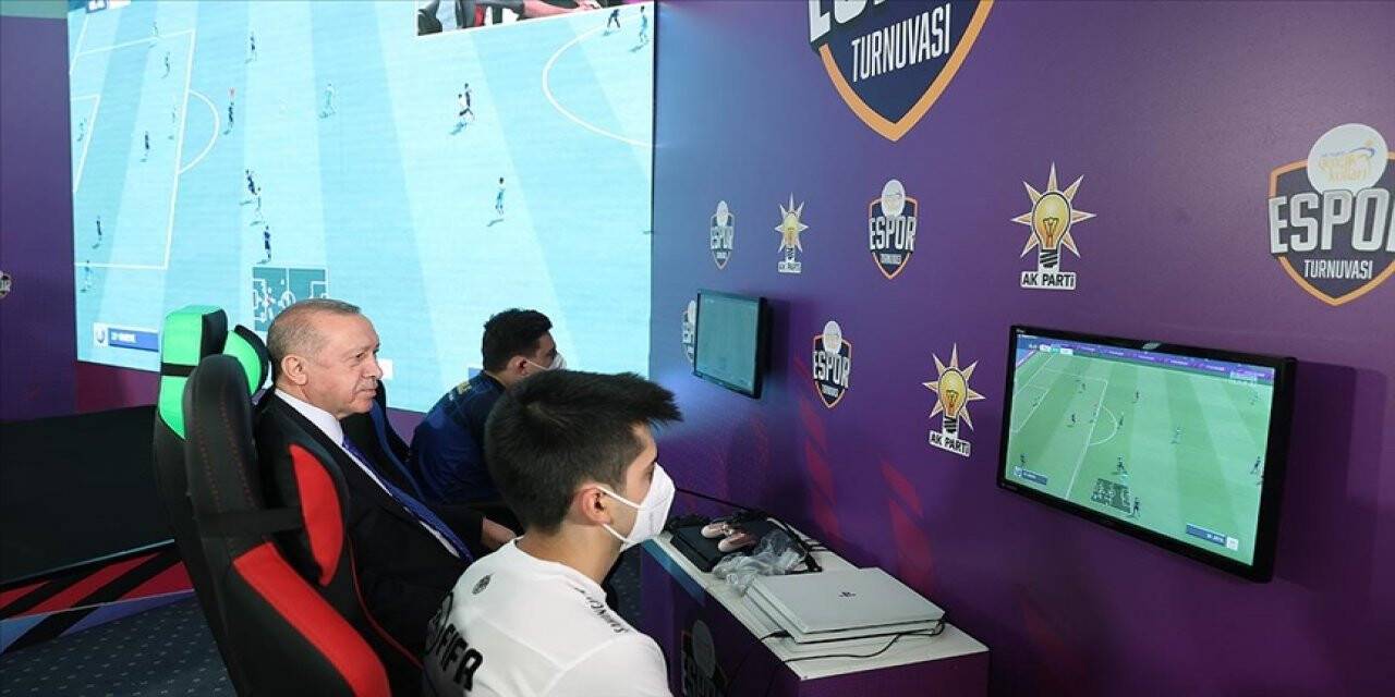 Cumhurbaşkanı Erdoğan e-Spor turnuvasının final maçını izledi