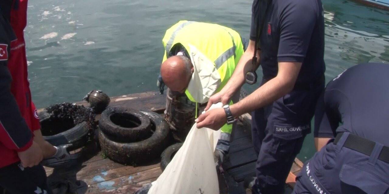 Pendik’te balık adamlardan müsilaj temizliği