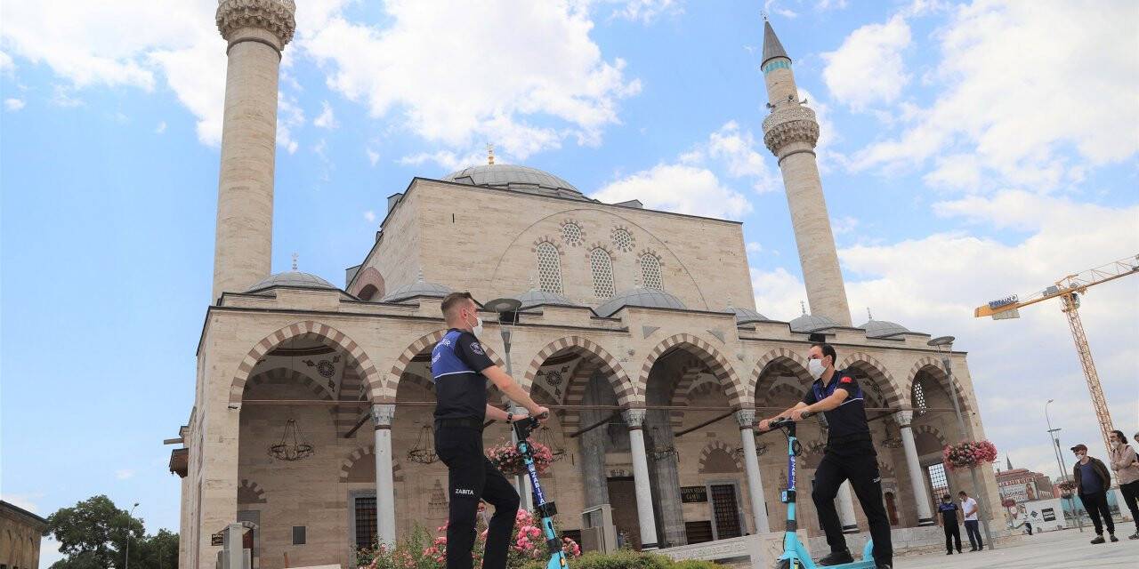 Konya Büyükşehir Zabıtası Elektrikli Scooter ile hizmet veriyor
