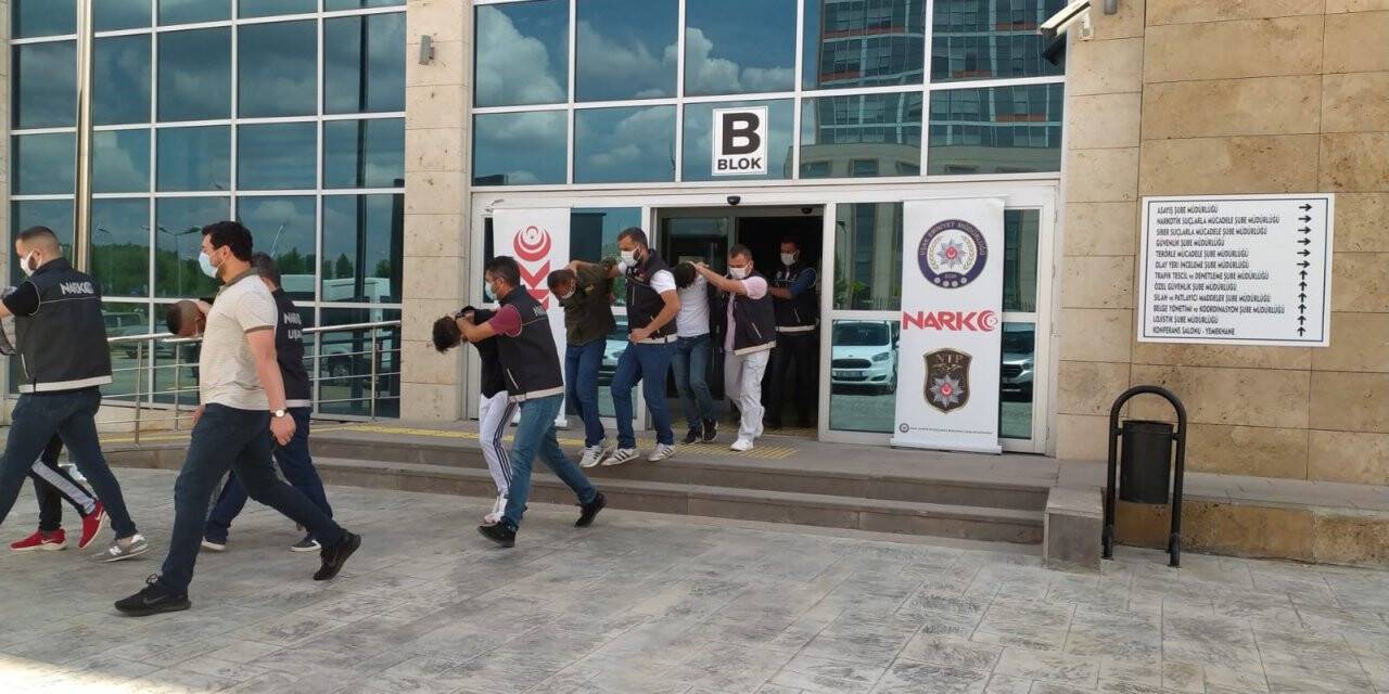 Uyuşturucu ticareti yaptığı tespit edilen 2 kişi tutuklandı