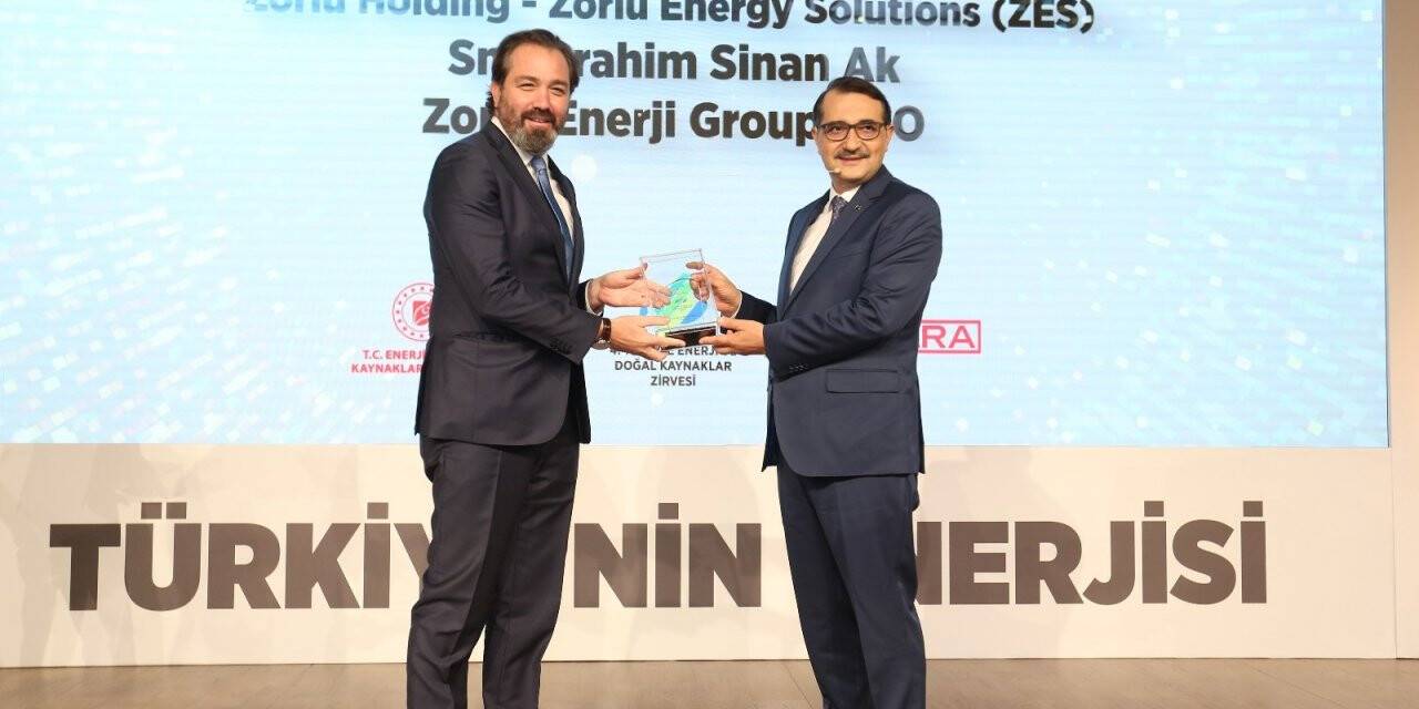 Zorlu Enerji’nin ZES markası “Enerjimiz Geleceğimiz” ödülünü aldı