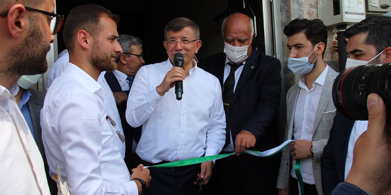 Davutoğlu, Konya'da parti teşkilatlarının açılışına katıldı