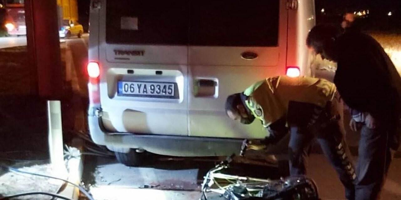 Konya'da minibüs ile motosiklet çarpıştı: 2 yaralı