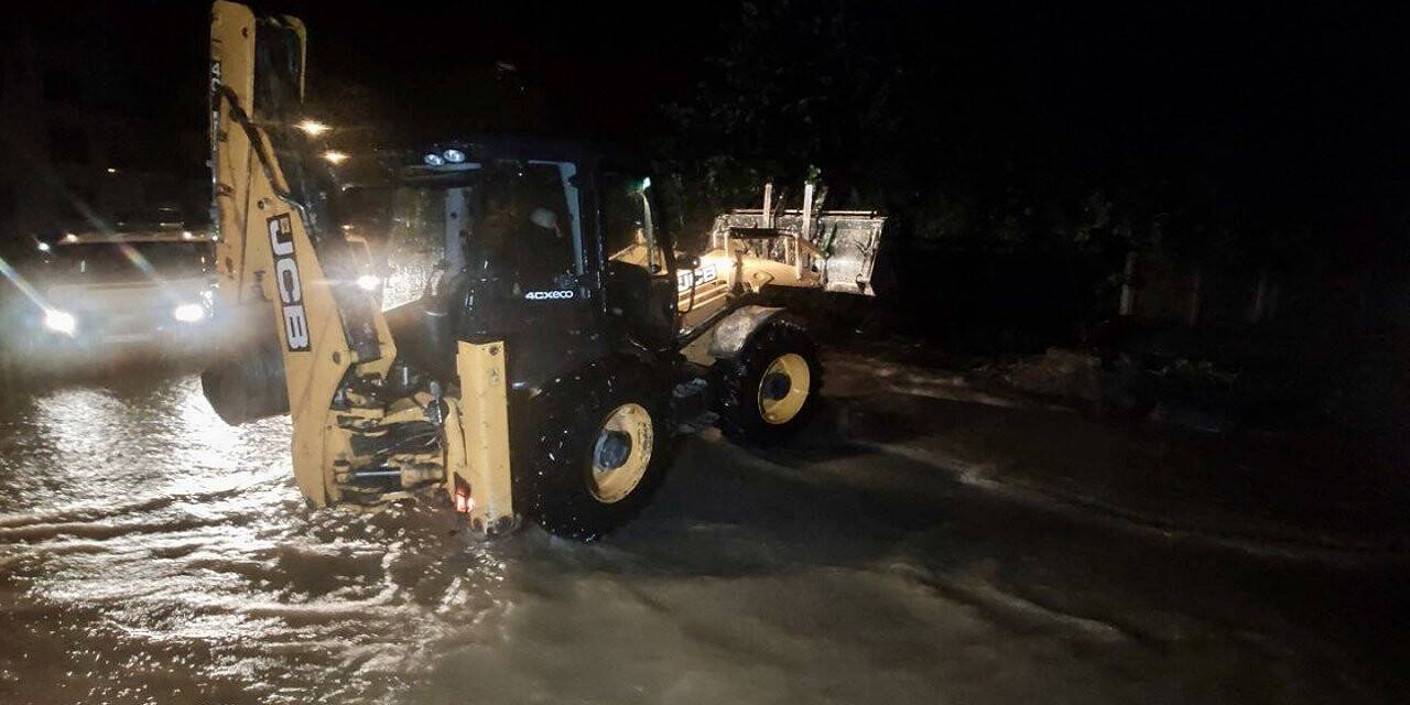 Düzce'de sağanak dereleri taşırdı, çok sayıda evi su bastı