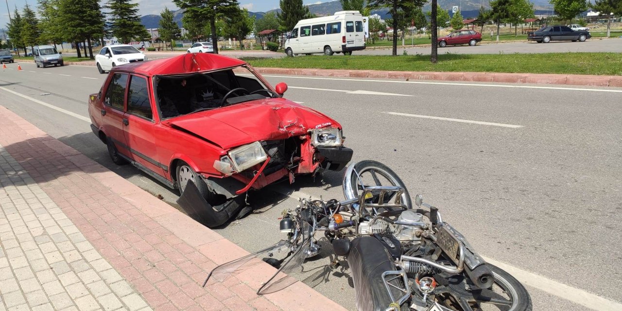 Konya'da otomobil motosiklete çarptı: 2 yaralı