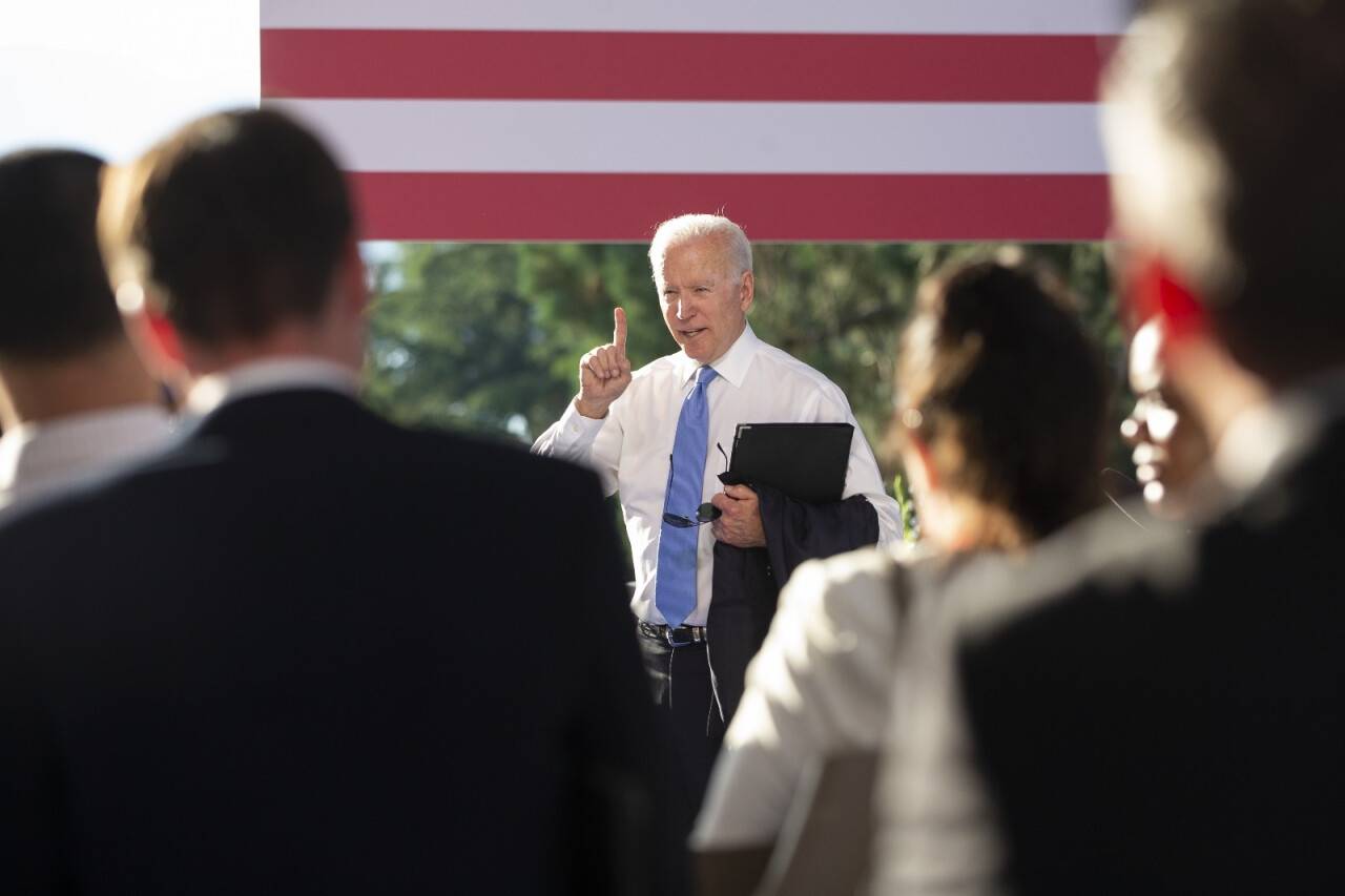 Biden, ısrarla soru soran muhabiri azarladı
