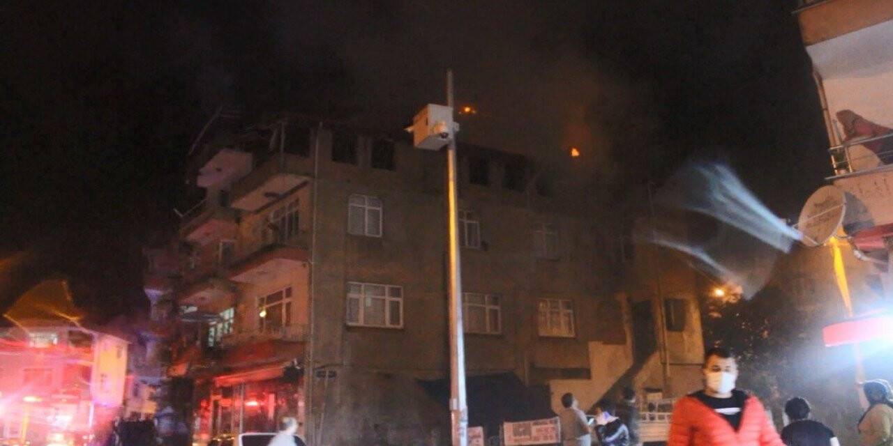 Ailesine kızdı, evi yaktı