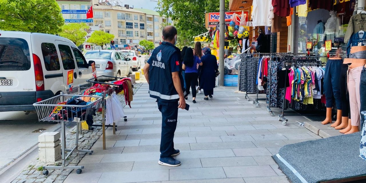 Seydişehir'de zabıta ekiplerinden kaldırım işgali denetimi