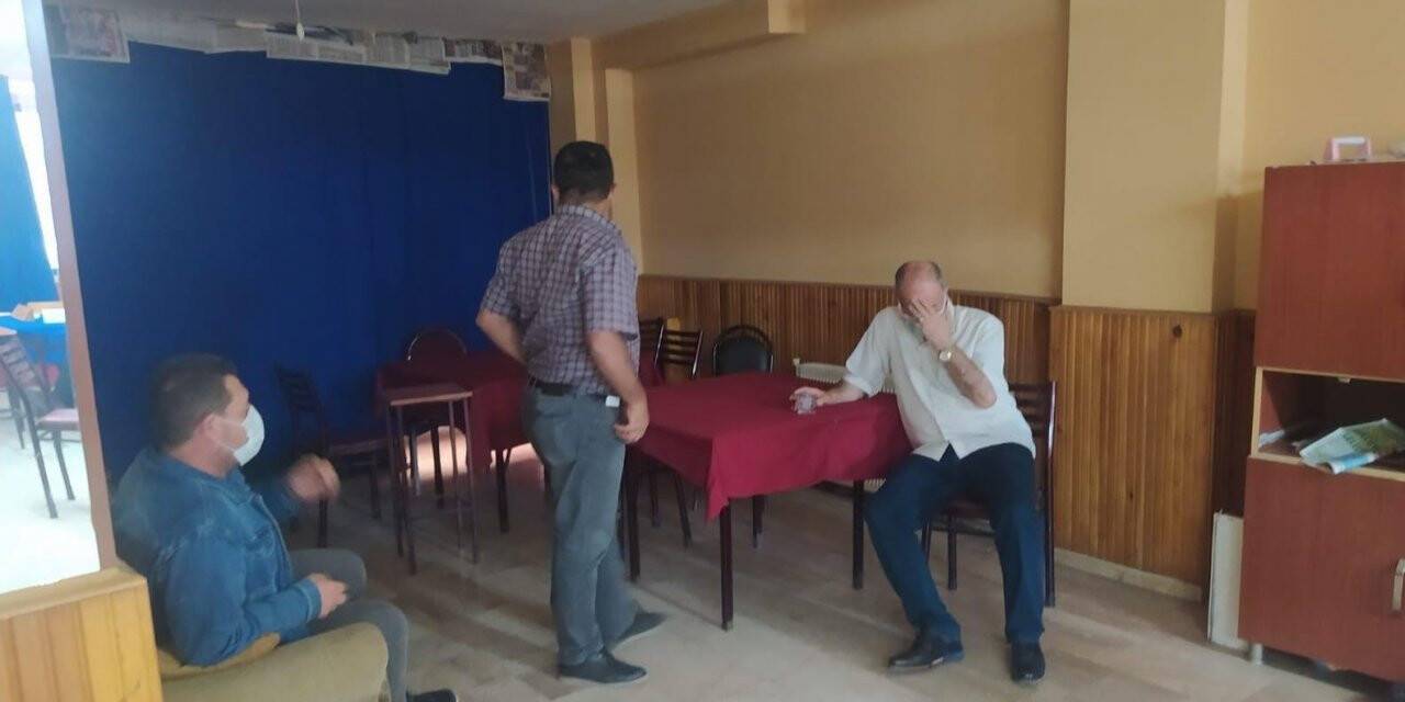 Kısıtlamada açık olan üç kafe ve lokantadaki 42 kişiye 165 bin lira ceza