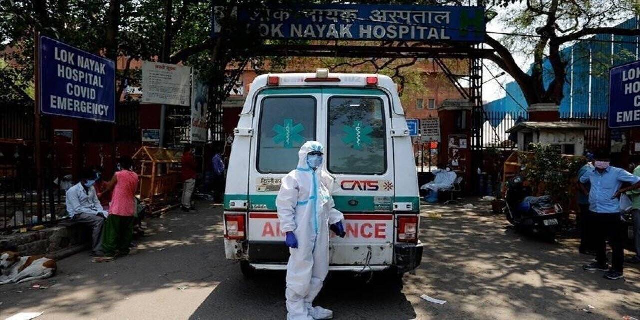 Hindistan'da Kovid-19 salgınında günlük vaka sayısı azalmaya devam ediyor