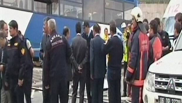 Ankara'da otobüs kazası: 3 ölü, 19 yaralı VİDEOHABER