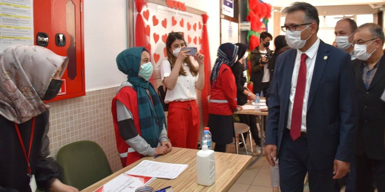 Rektör Aksoy, 'Okulumda KANpanya Var' etkinliğine katıldı