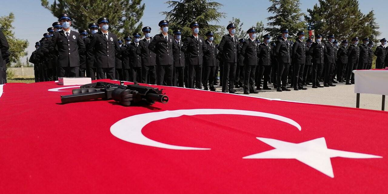 Ereğli'de polis adaylarının mezuniyet sevinci