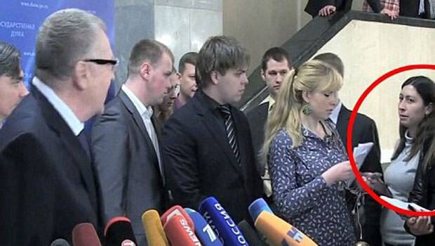 Jirinovski hakaret ettiği hamile gazeteciden özür diledi