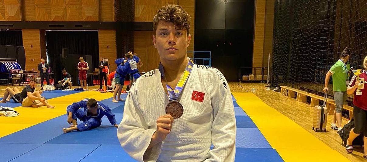 Talha Büyükeser’den bronz madalya