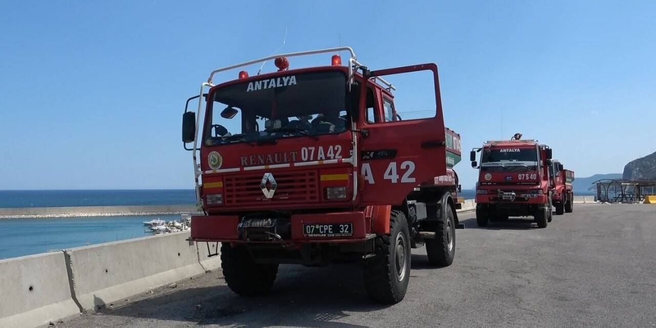 Antalya’da çıkan orman yangınında 1 dekarlık alan zarar gördü