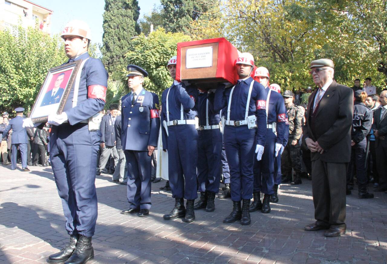 Şehit Pilotun ismi mahalle meydanında yaşatılacak