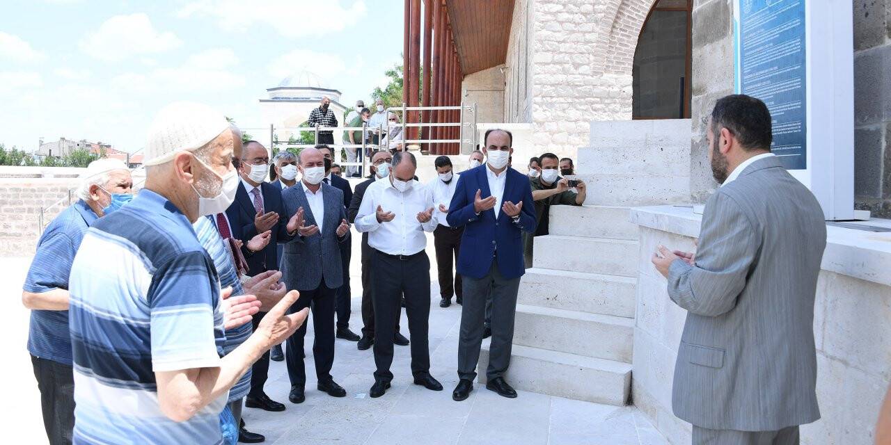 Selçuklu Sultanları ve şehitler Cuma Hutbesinde anıldı