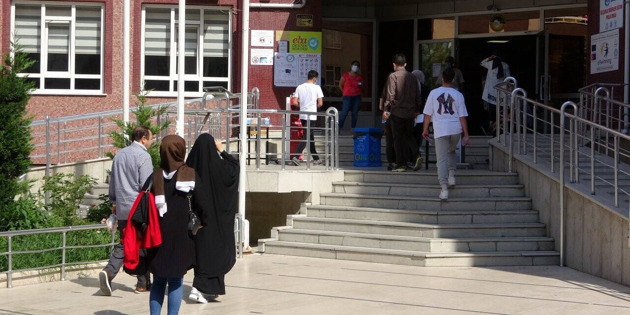 YKS’ye koşa koşa son anda yetiştiler