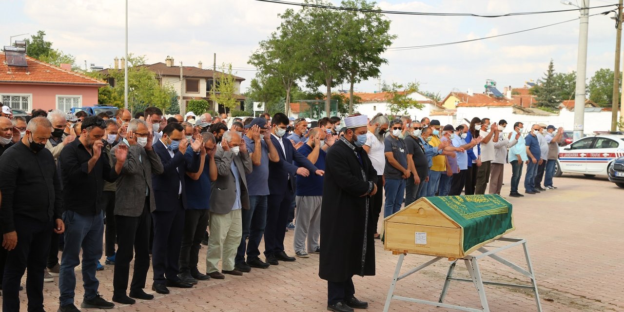 Çizer ve ressam Şafak Tavkul'un cenazesi memleketi Konya'da toprağa verildi