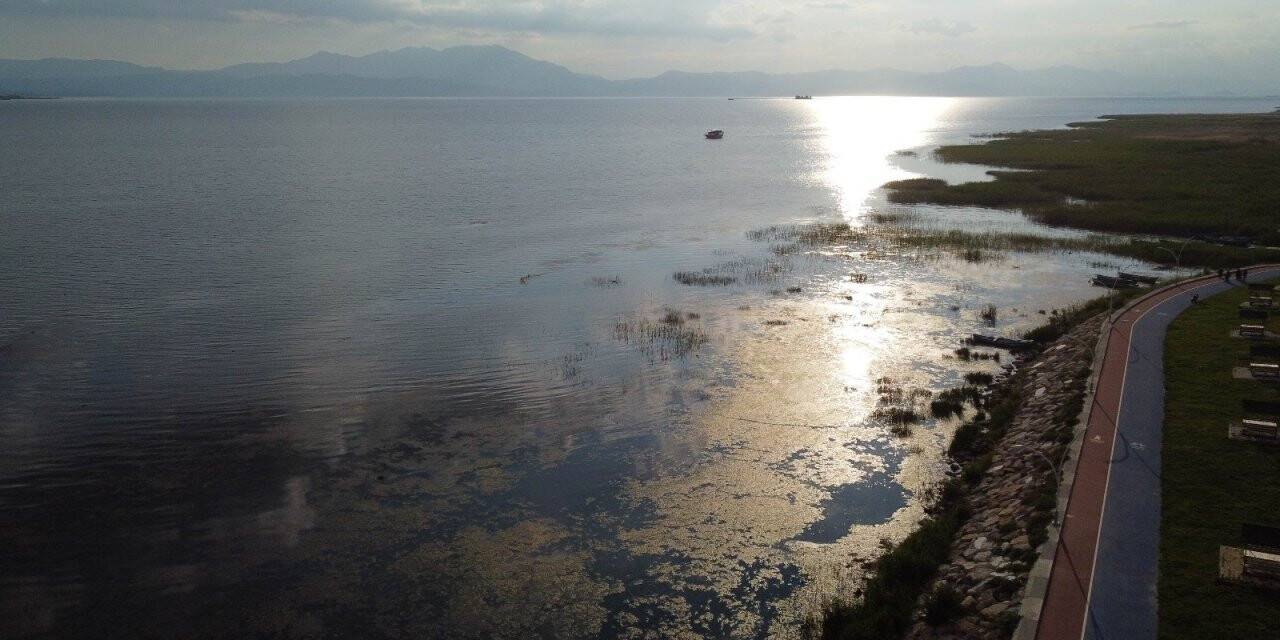 Beyşehir Gölü'nde su seviyesinin azalması tedirgin ediyor
