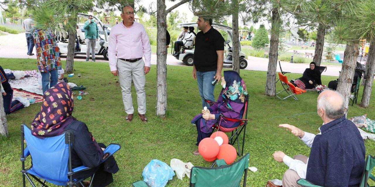 Başkan Kavuş Meram Millet Bahçesi’nde piknikçilerle buluştu