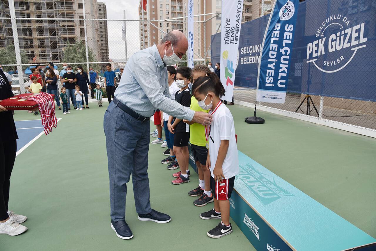 ‘Yaz Kupası Tenis Turnuvası’nda  ödüller sahiplerini buldu