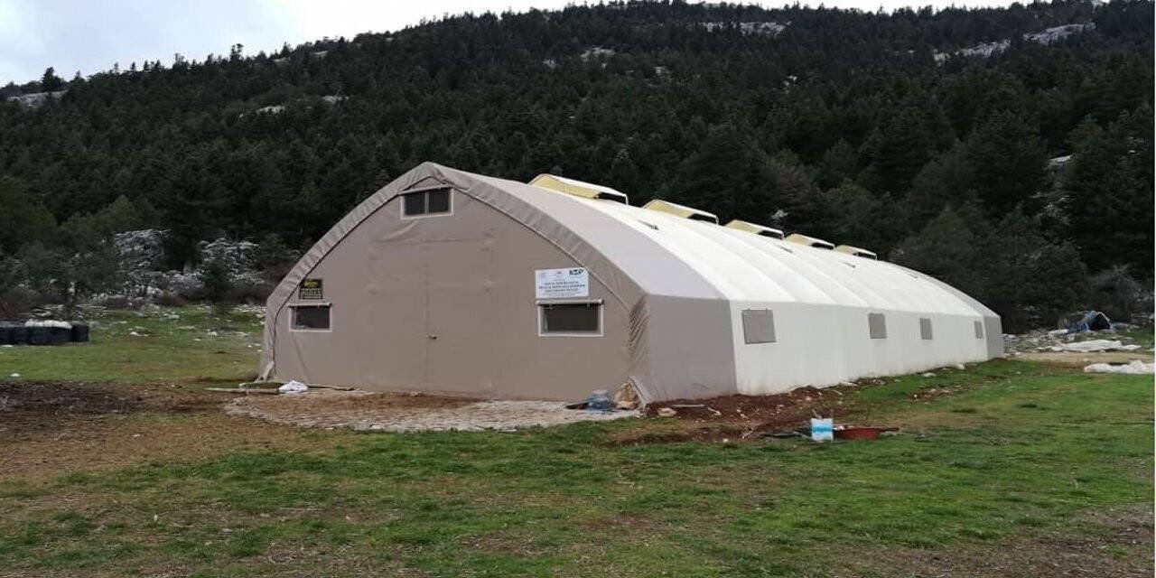 Beyşehir’de küçükbaş hayvan yetiştiricilerine portatif ağıl desteği