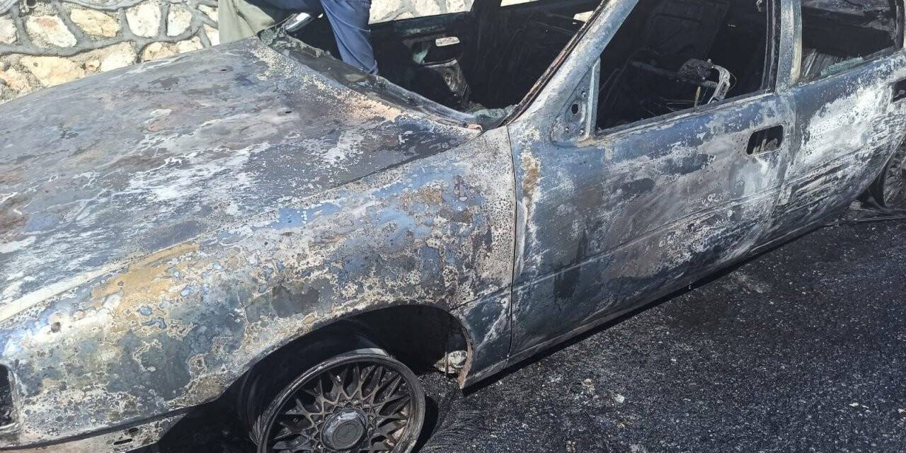 Yanan otomobil hurdaya döndü