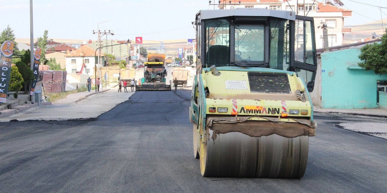 Yunak'ta sıcak asfalt çalışmaları