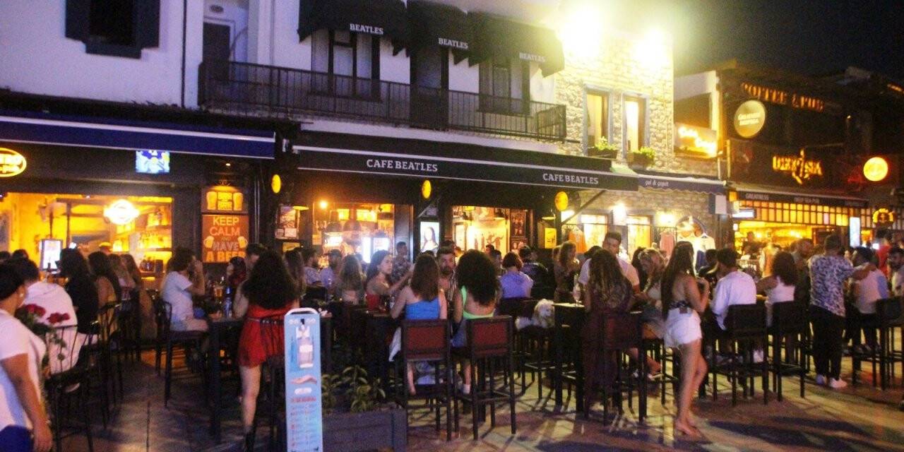 Bodrum’da eğlence mekanları yasakların kalkmasıyla doldu taştı