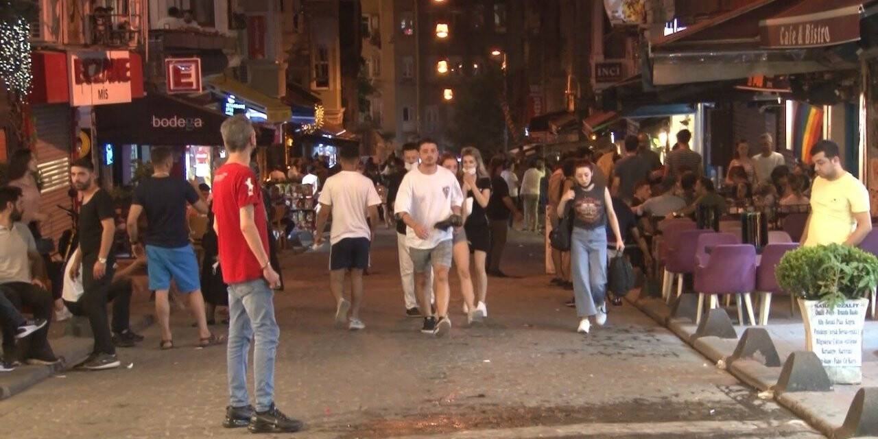 İstanbul’da kısıtlamalar sona erdi, eğlence mekanları doldu taştı
