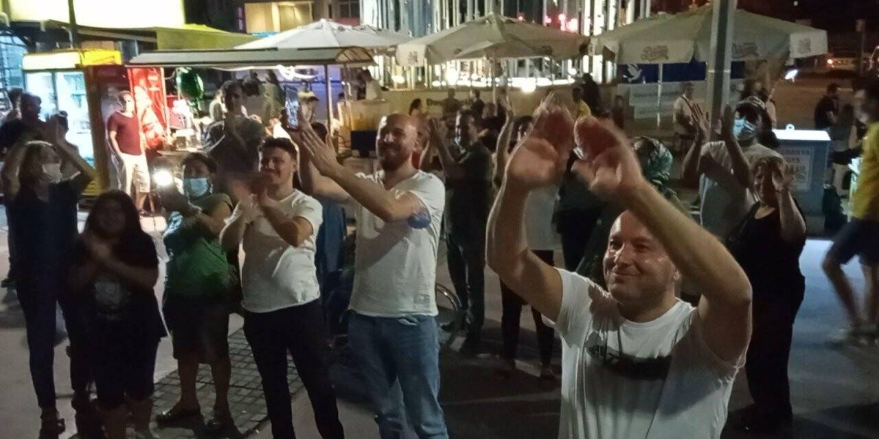 Kısıtlamalar sona erdi, Bursalılar sahil kenarlarına akın etti