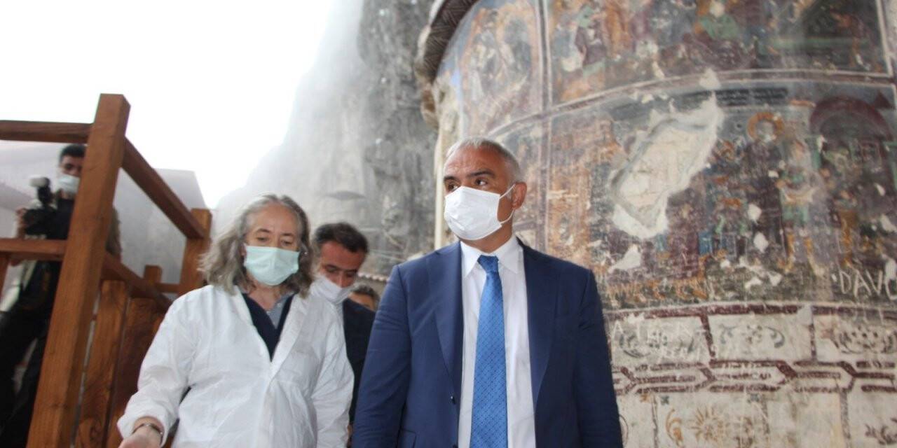 Restorasyon çalışmaları tamamlanan Sümela Manastırı ziyarete açıldı